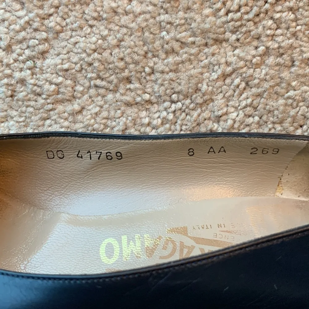 Salvatore Ferragamo | Salvatore Ferragamo Vintage Navy blue quilted pumps - Image 10