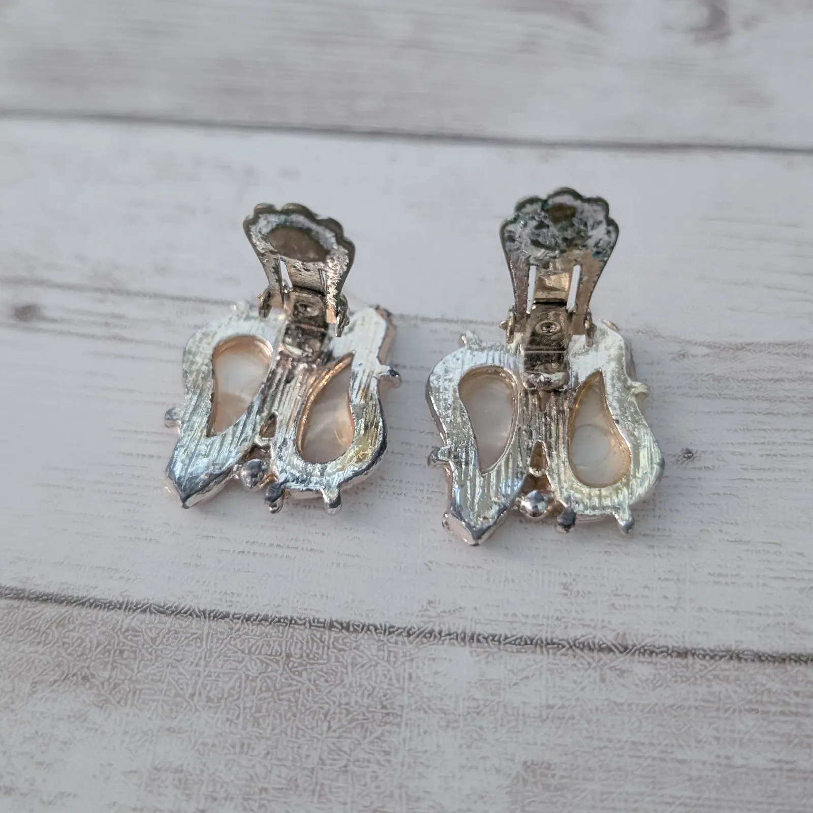 Vintage Clip On Earrings Statement Mother of Pearl & Gold Tone Regal - Image 4