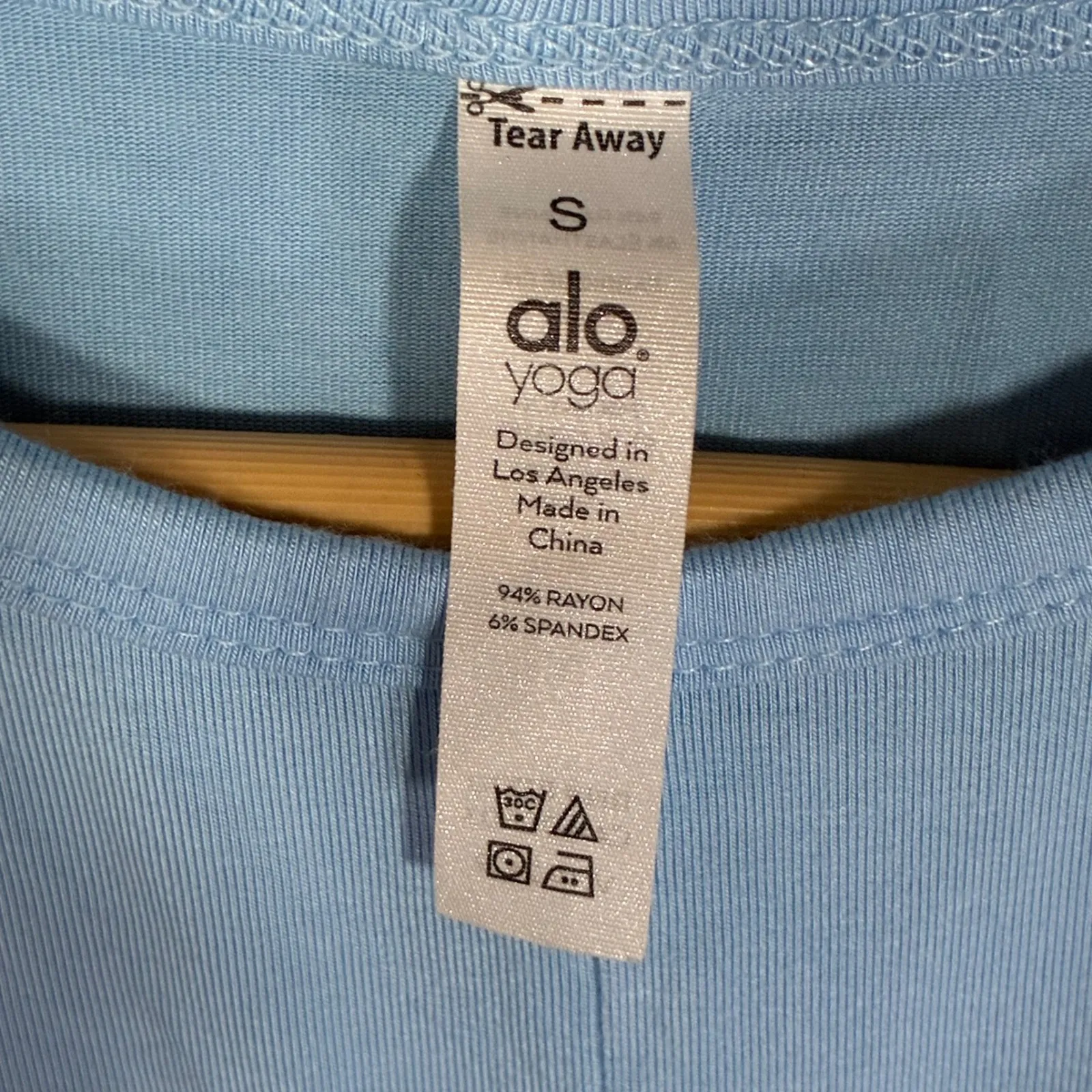 EUC Alo Yoga Cover Tank Twist Front Sleeveless Crop Tank Top Women's Small Blue - Image 4