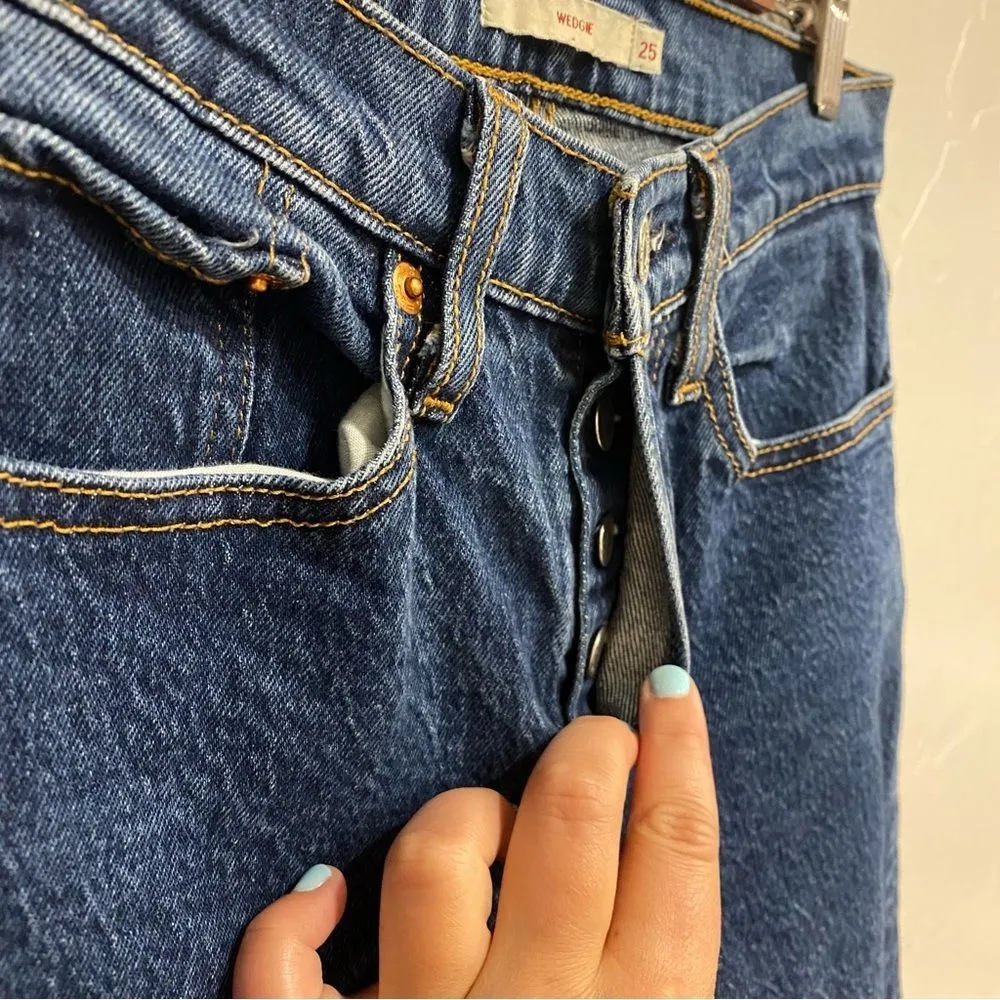 Levi’s Wedgie Icon Fit Ankle Jeans in Life’s Work Dark Wash - Image 9