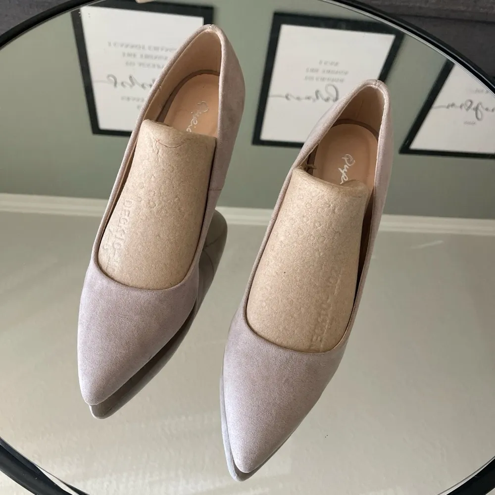 Qupid Beige Kitten Heels - Image 6