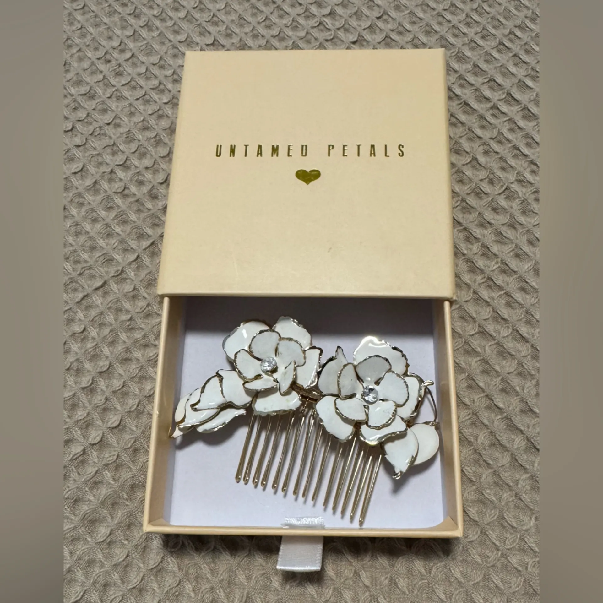 Untamed Petal PRISCILLA COMB White - Image 6