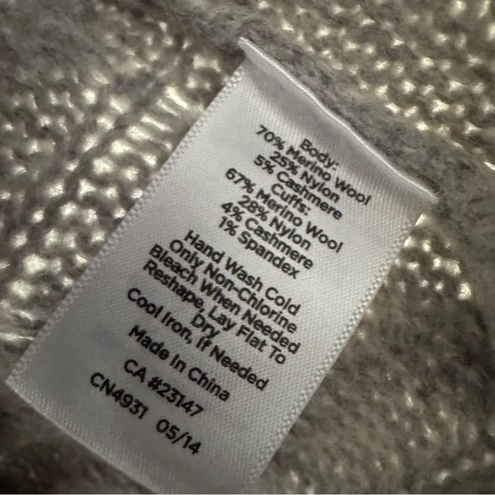 Talbots Gray Merino Wool Cashmere Blend Pullover Gray Sweater Medium Pet… - Image 6