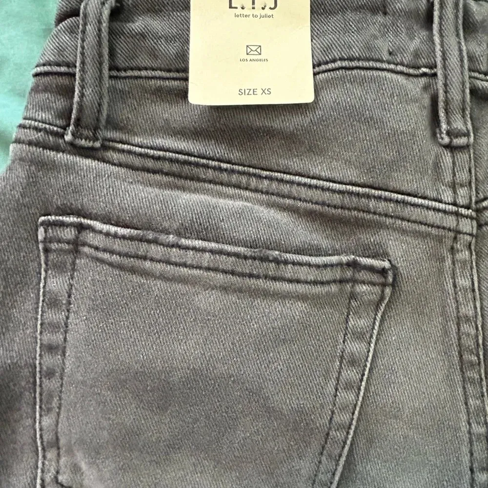 NWT L. T. J. Letter to Juliet black wash distressed denim jean shorts cutoff XS - Image 3