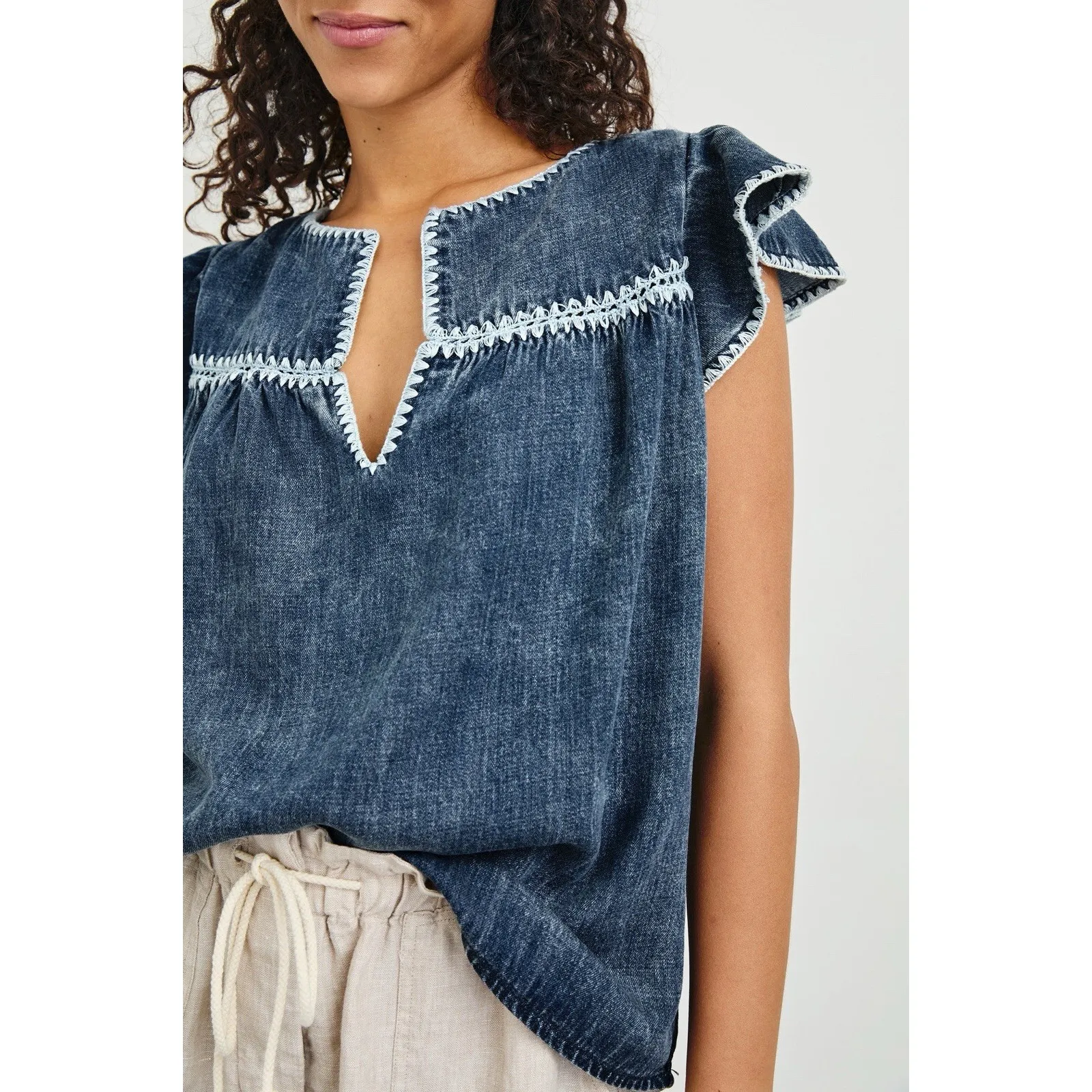 Rails Tafia Top Womens Size Large Classic Blue Denim Blouse Flutter Sleeve Boho - Image 4