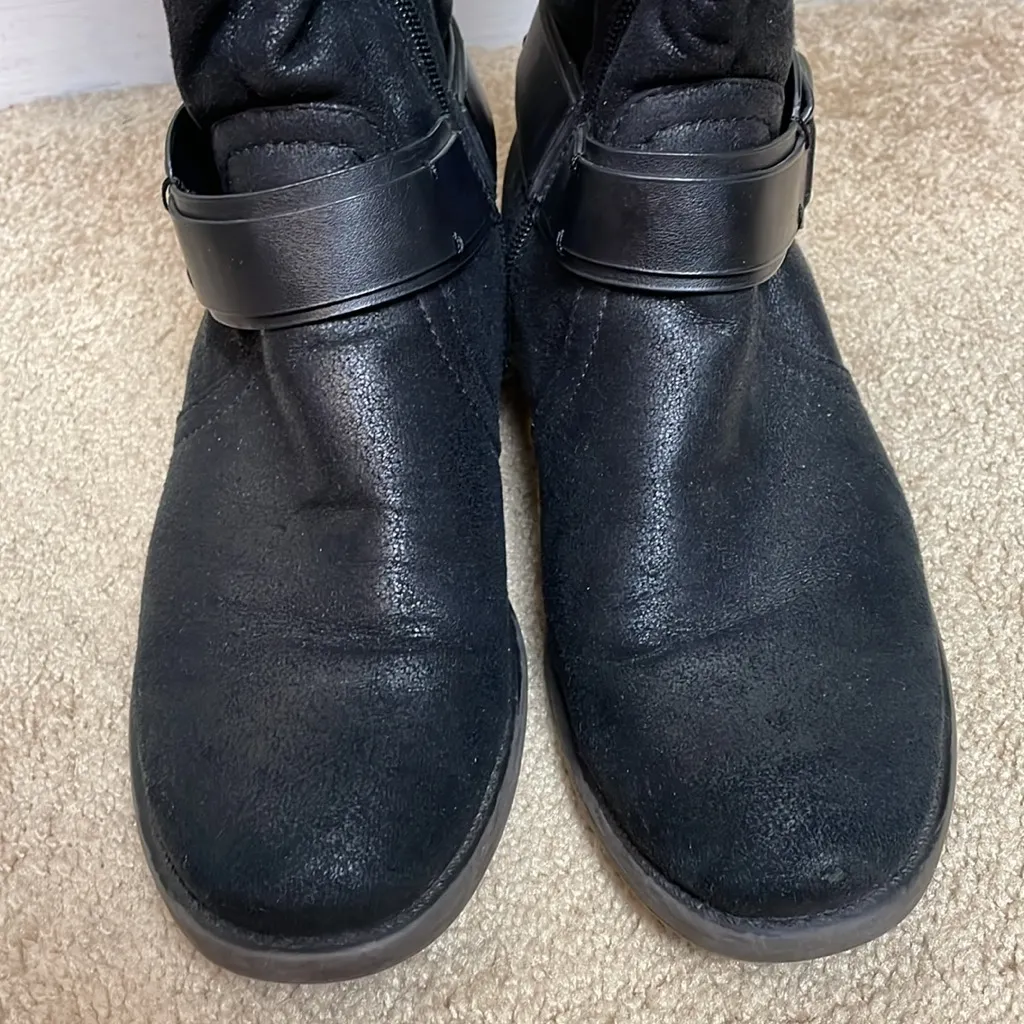 BareTraps Women’s Salvador Metallic Black Buckle Strap Tall Boots - Image 6