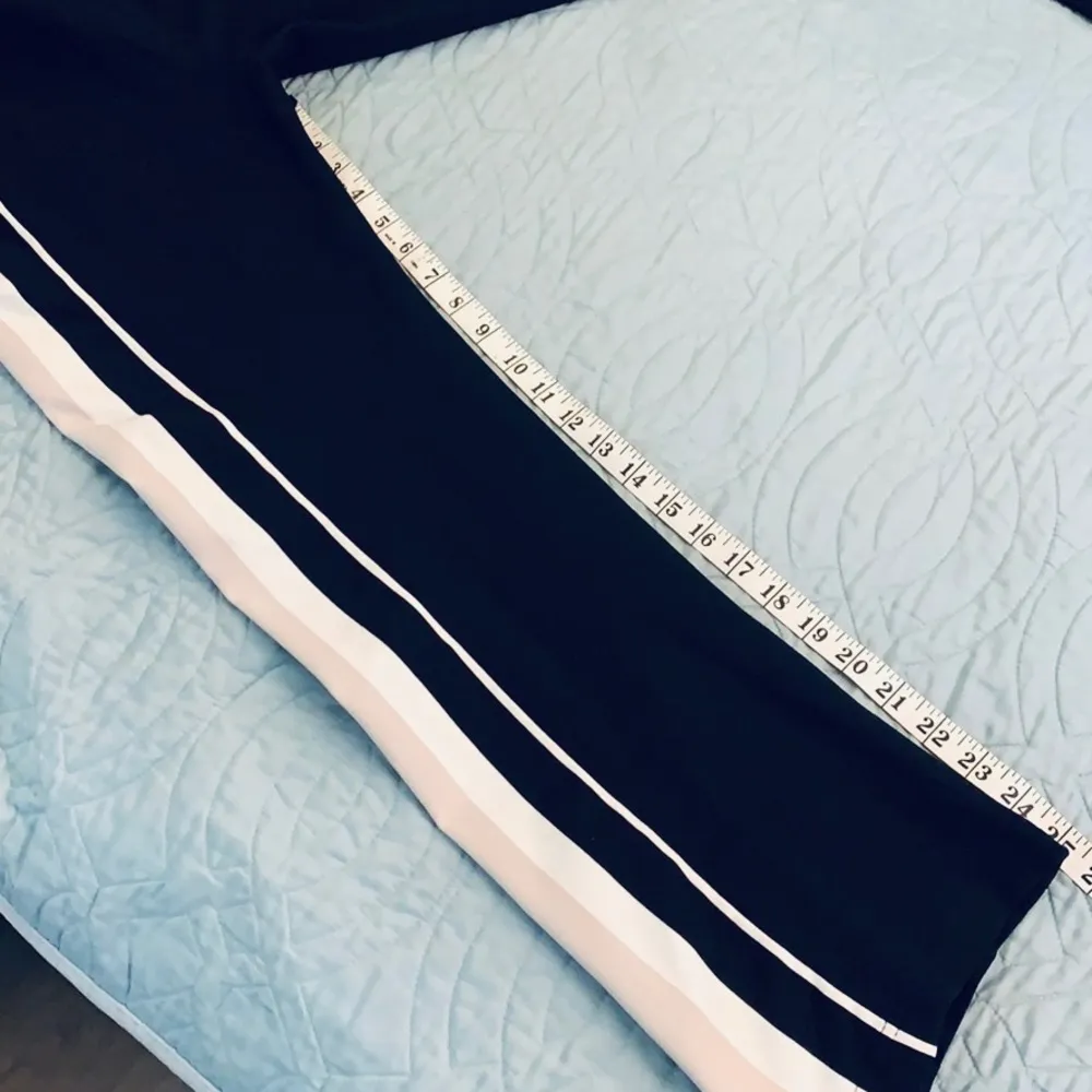 BCBG MAXAZRIA “Hawkins” striped wide leg pants. - Image 5