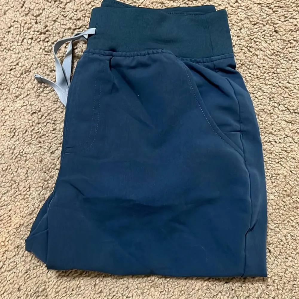 FIGS Catarina + High Waisted Zamora Jogger‎ Scrubs Matching Set Dark Harbor XS/S - Image 9