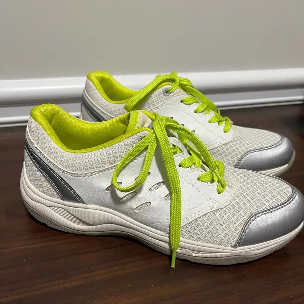 Vionic‎ venture white sneakers size 6 - Image 2
