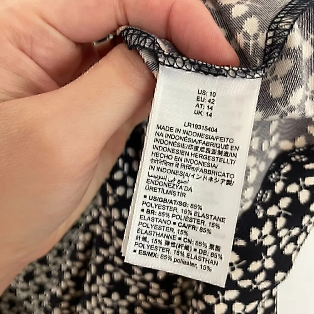 NEW NWT LARK & RO Gathered Half Sleeve V - Image 9