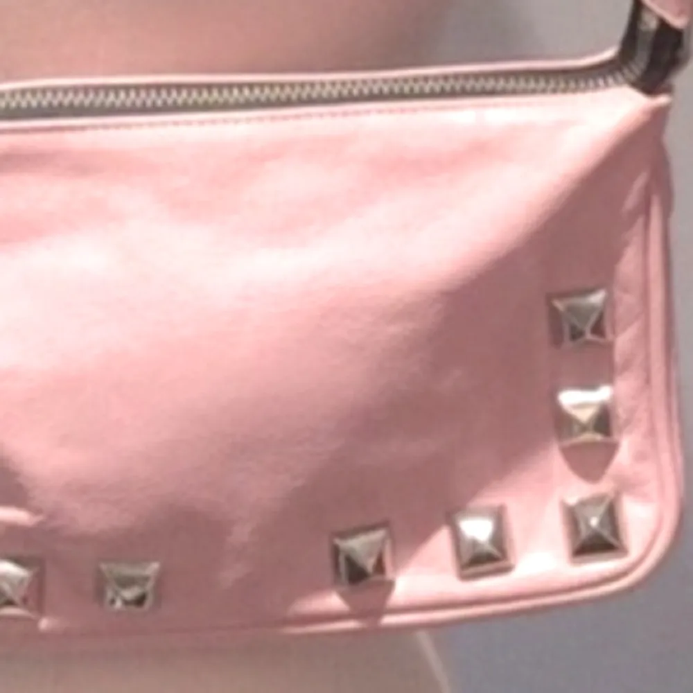 LE SOLIM DESIGNER Pink Rock Stud Soft Leather Handbag - Image 5