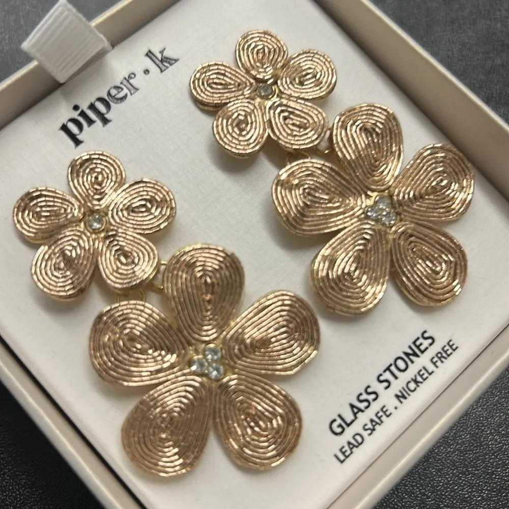 PIPER K Bohemian Gold Tiered Floral Crystal Drop Studded Summer Earrings NEW - Image 4