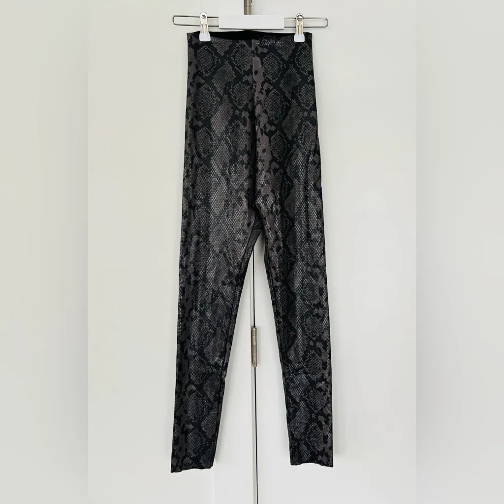 Commando Faux Leather Grey Snake Legging size small - Image 3