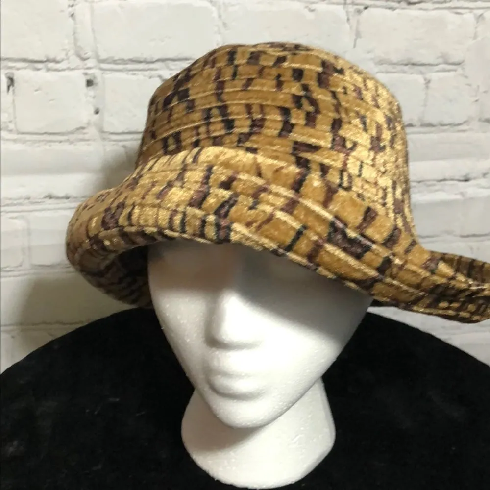 Like new condition! Cute print!! Tan - Image 4