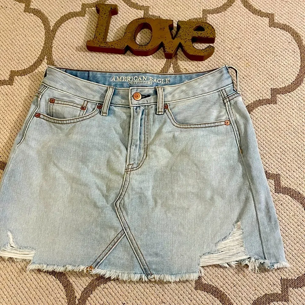 American Eagle Outfitters distressed light wash mini denim skirt - Image 7