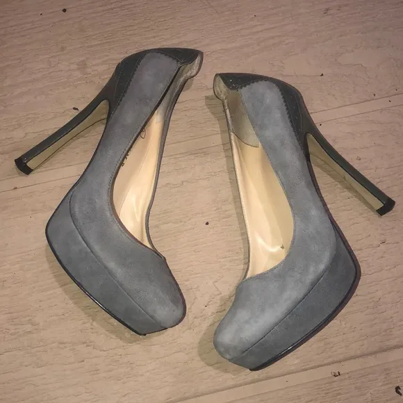 Ivanka Trump gray pumps - Image 3
