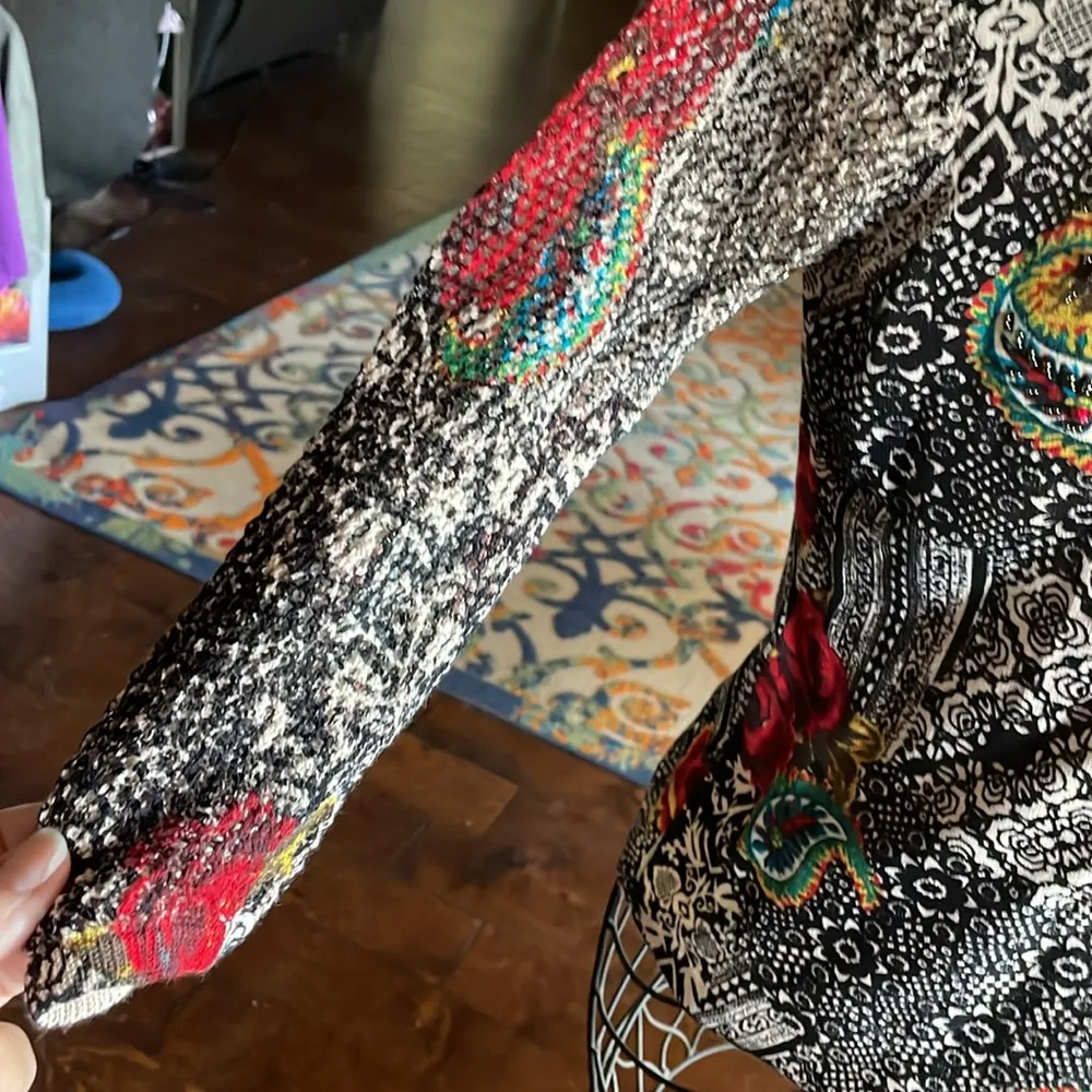 🌹🌹 3 for 12$🌹🌹🌹Bead and Sequined Rose Print/Lace Sleeve Pullover Top Red - Image 5