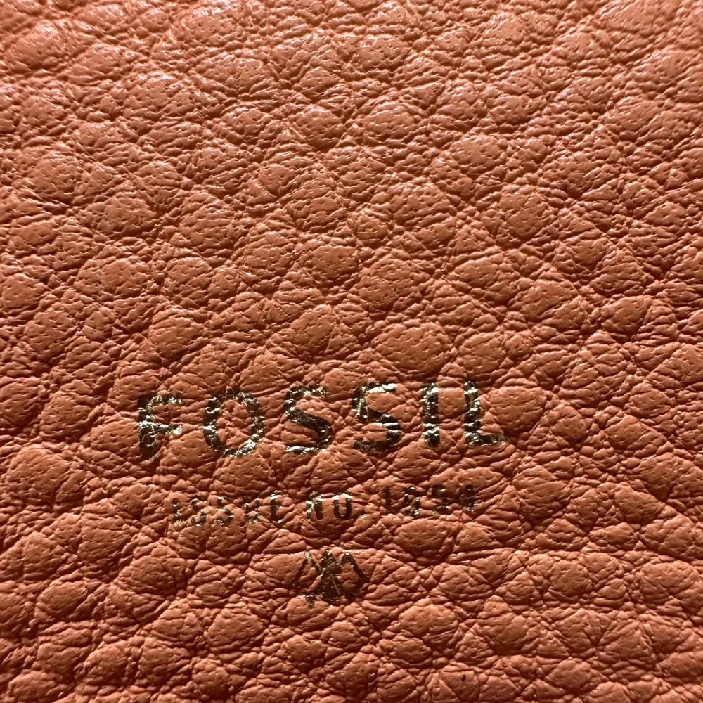 Fossil Cowhide Leather Wristlet peachy color - Image 9