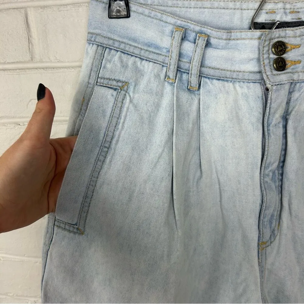 Vintage Liz Wear Liz Claiborne Light Wash Pleated Denim Shorts Size 12 - Image 8