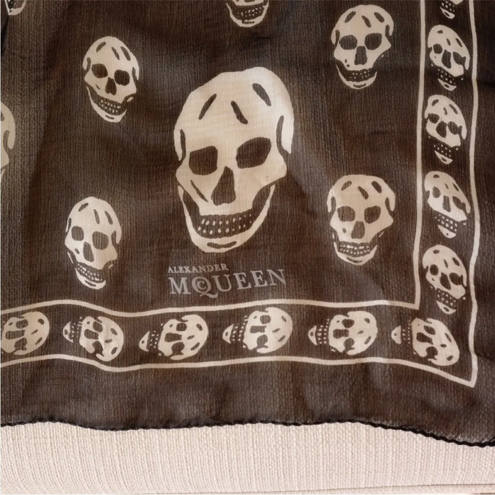 Authentic Alexander McQueen Scarf Skull Skeleton Skulls Black and White - Image 4