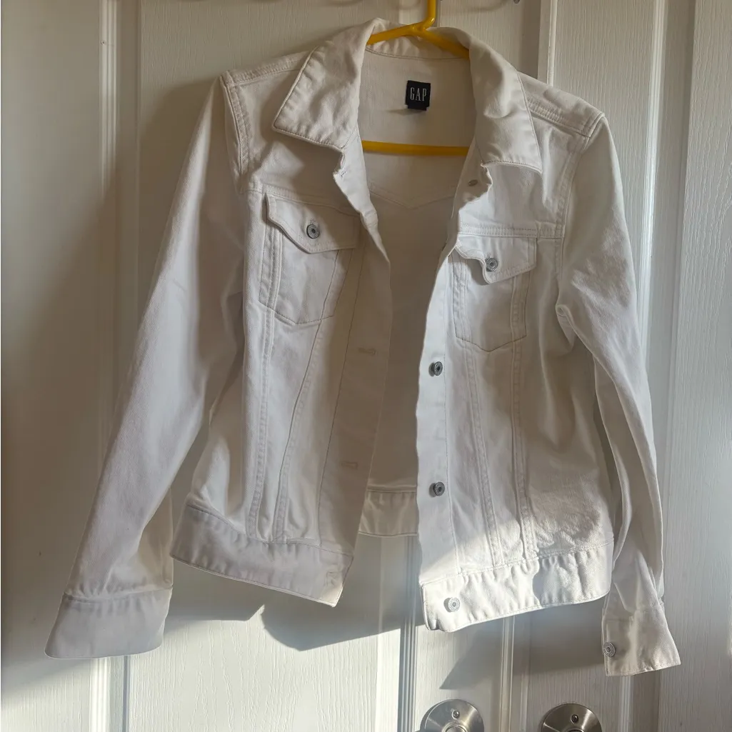 GAP Women's Bright White Jean Jacket - Image 12