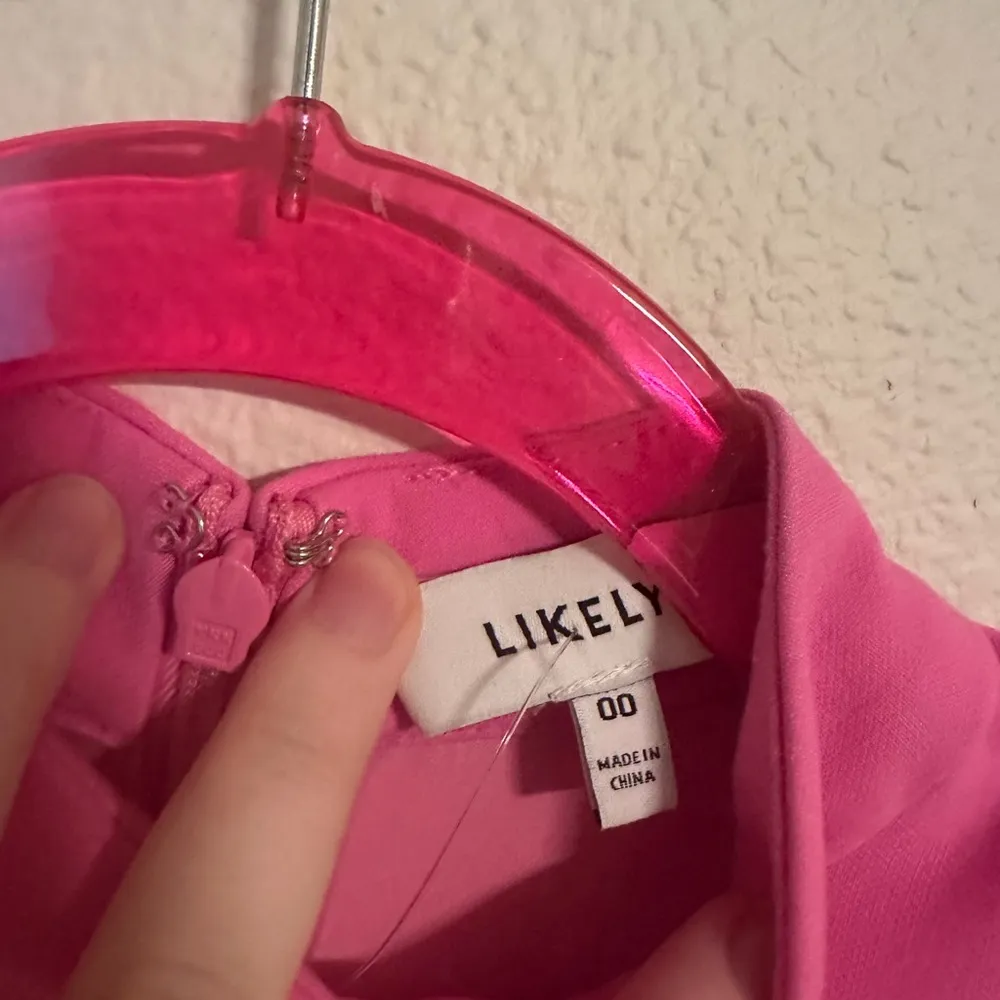 Likely Kikka Pink Feather Shift Dress NWOT - Image 4