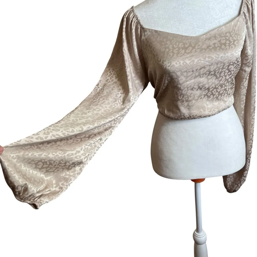 LE LIS Collection Crop Backless Peasant Top Champagne Balloon Sleeve Size Large - Image 5