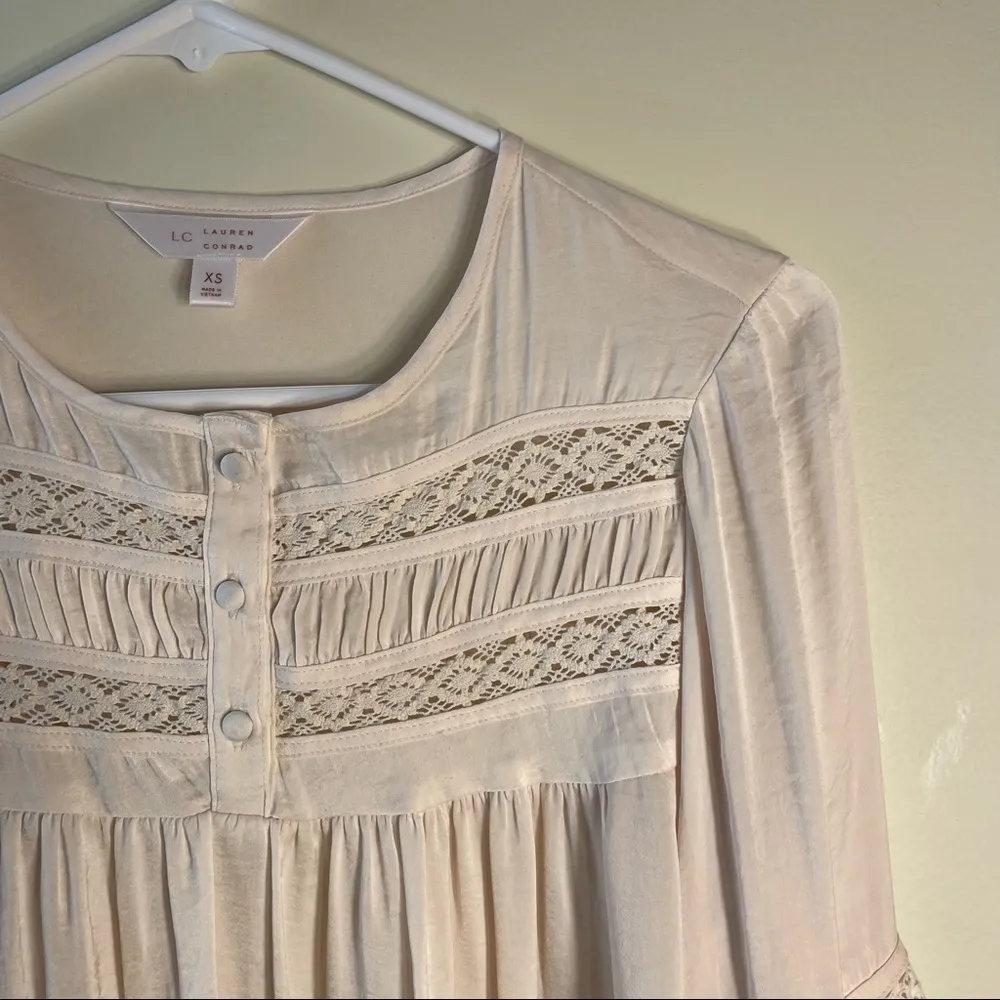 LC Lauren Conrad cream white long sleeved shirt boho lace ruched women flowy top - Image 2