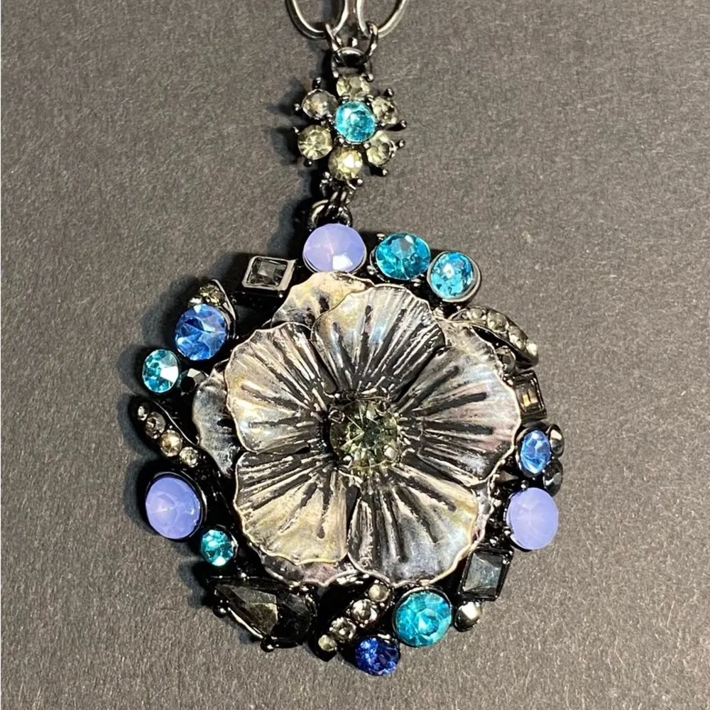 LOFT Blue and Silver Floral Necklace - Image 6