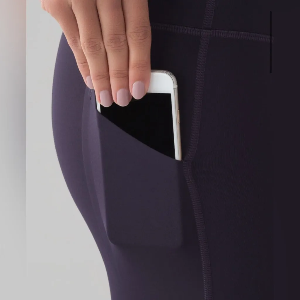 Lululemon Pace Rival Crop (22")
Black Grape - Image 4