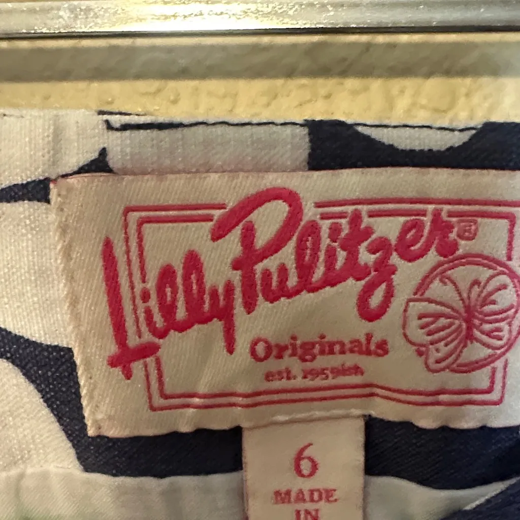 Vintage Lilly Pulitzer Daisy ladybug cotton mini‎ skirt sits at the hip size 6 - Image 2