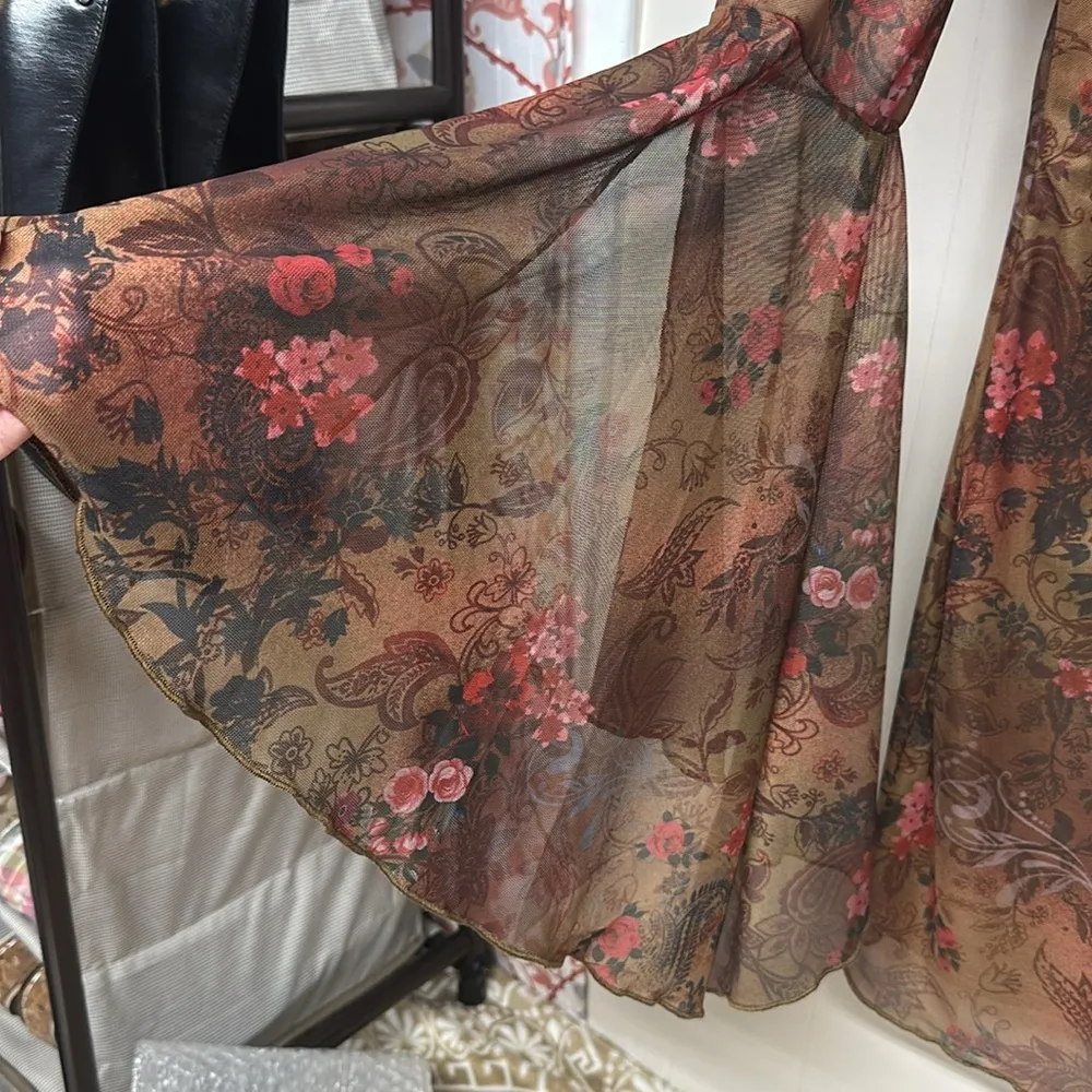 SHEIN Plus Size Women's Paisley Ethnic Floral Print V Neck Bell Sleeve - Image 3