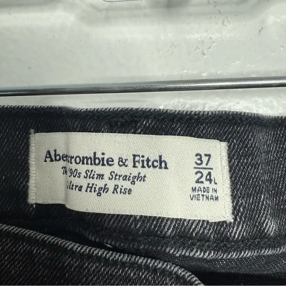 Abercrombie & Fitch The 90's Slim Straight Ultra High Rise Black Size 37/24 Long - Image 6