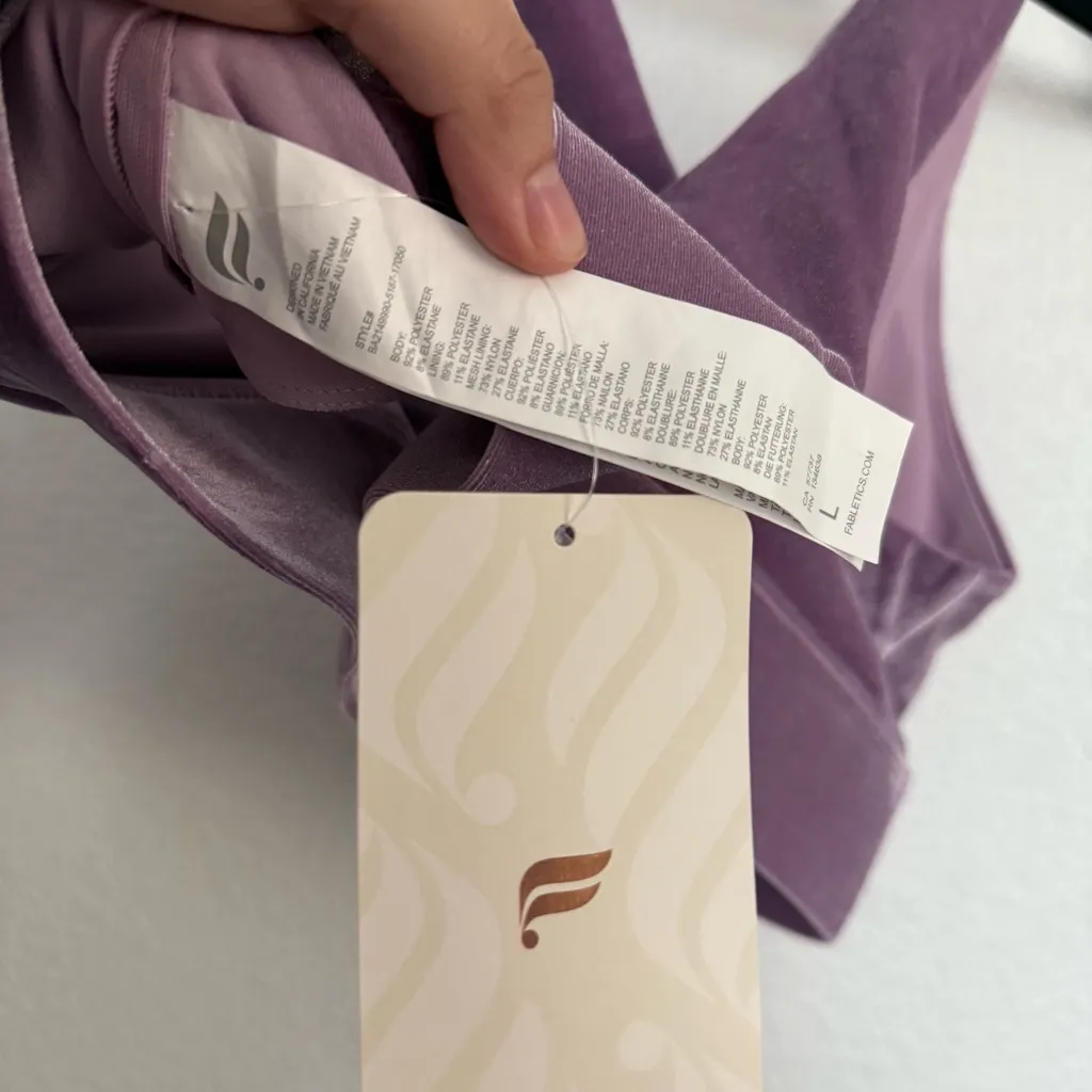 NWT Fabletics Oasis Twist Front Velour Sport Bra Large - Image 4