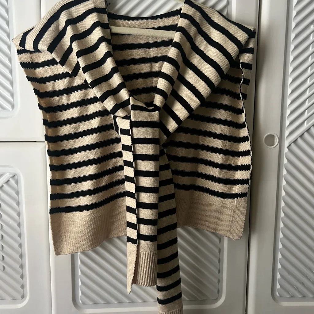 Striped Black and White Sweater Scarf Size undefined - Image 4