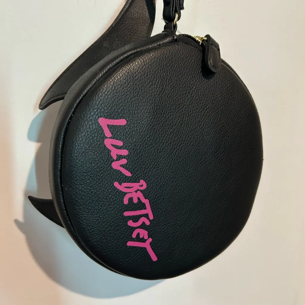 Playful Shark - Image 3