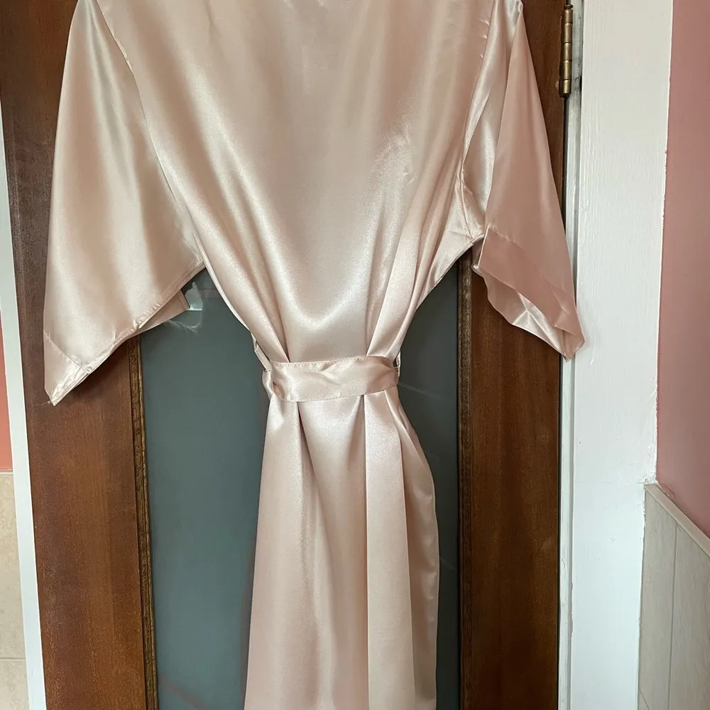 Miss to Mrs NWT Creme Ivory Satin Silky Robe with Belt S/M Size undefined - Image 2