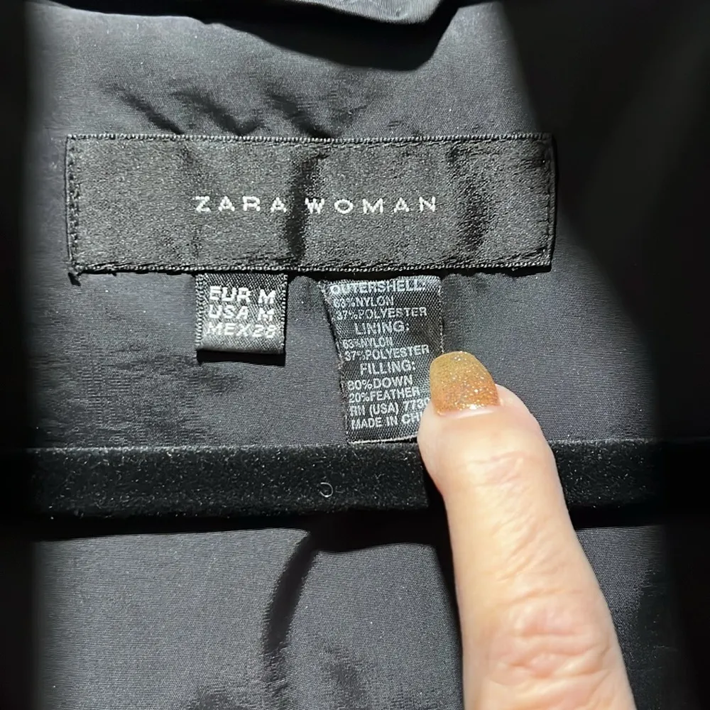 EUC Zara size M puffer jacket. Nice quality. Zipper and snap closure. - Image 3