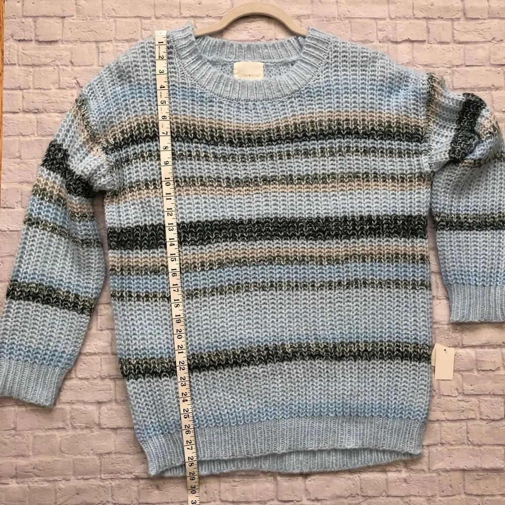 Ultra Flirt  blue stripe sweater size L - Image 4
