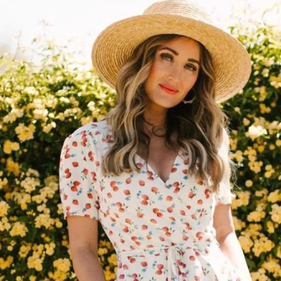 Ivy City Co Lucy Dress in Strawberry Fields Size 4x Plus Size White Red Midi - Image 8