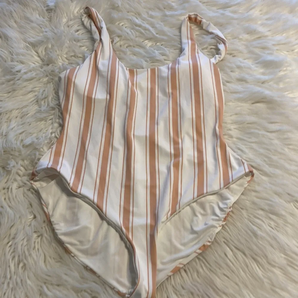 Dippin Daisy Swimsuit size L brand new with tag length 26” - Image 7