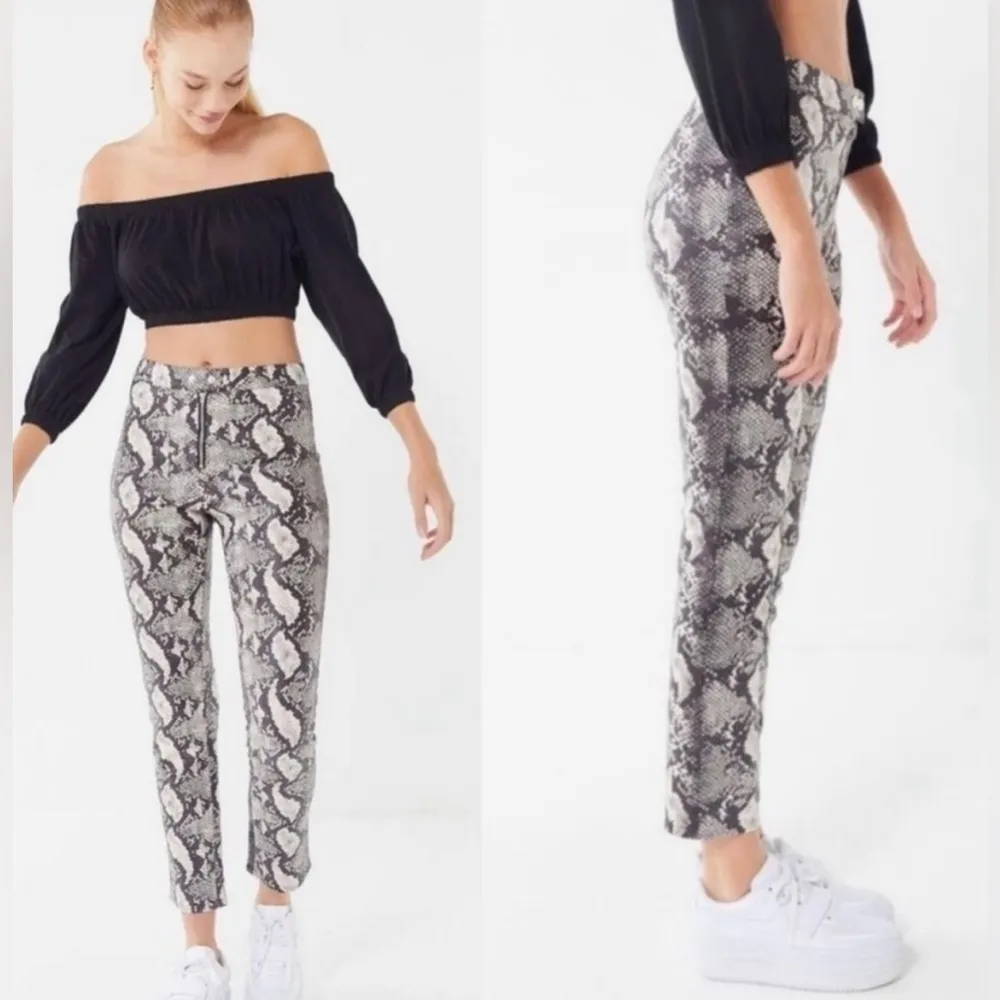 URBAN OUTFITTERS Maia Soft Faux Leather High Waist Snakeskin Pants. NWOT Sz 0 - Image 10