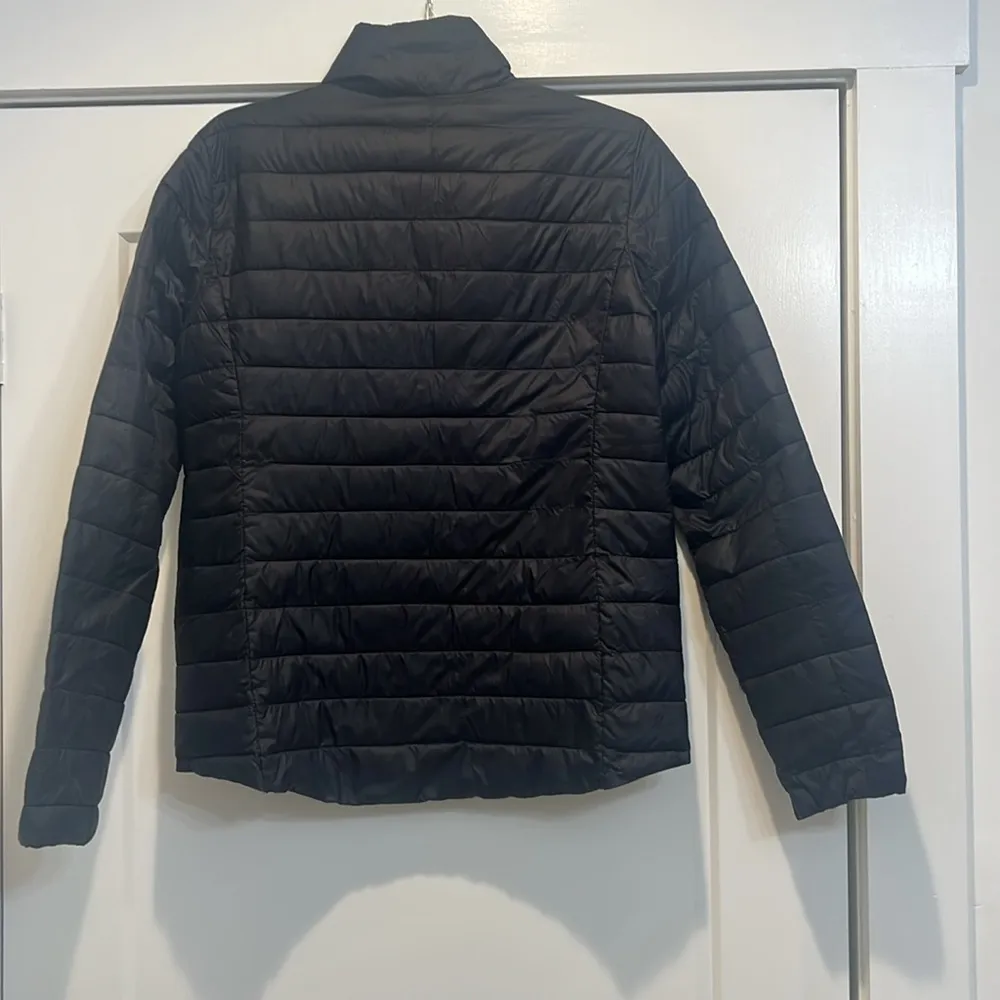 Old navy Active black down puffer coat size medium. - Image 4