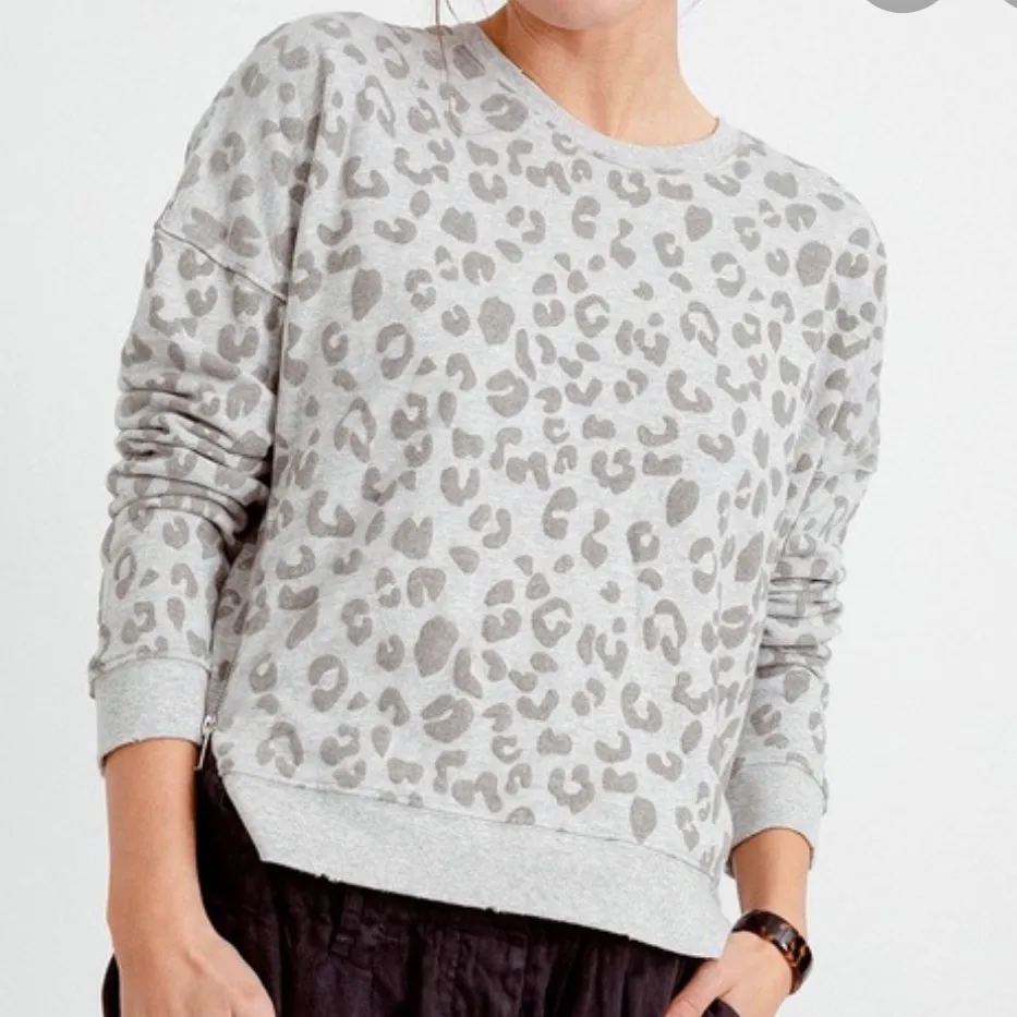 Rails Marlo Gray Leopard Zip Sweatshirt large - Image 3