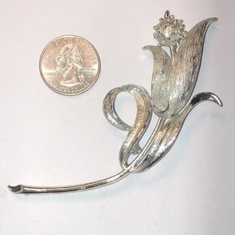 Vintage Silver Tone Textured Retro Boho Flower Brooch Shoulder Pin - Image 3