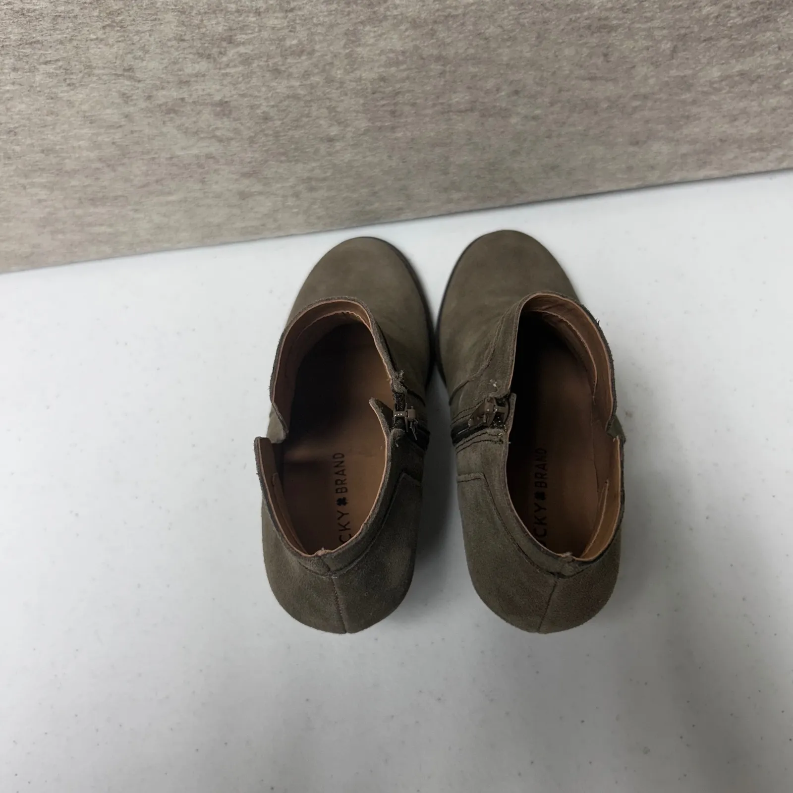 Lucky Brand Yabba Olive Green Suede Leather Wedge Heel Ankle Booties‎ Size 6.5M - Image 6