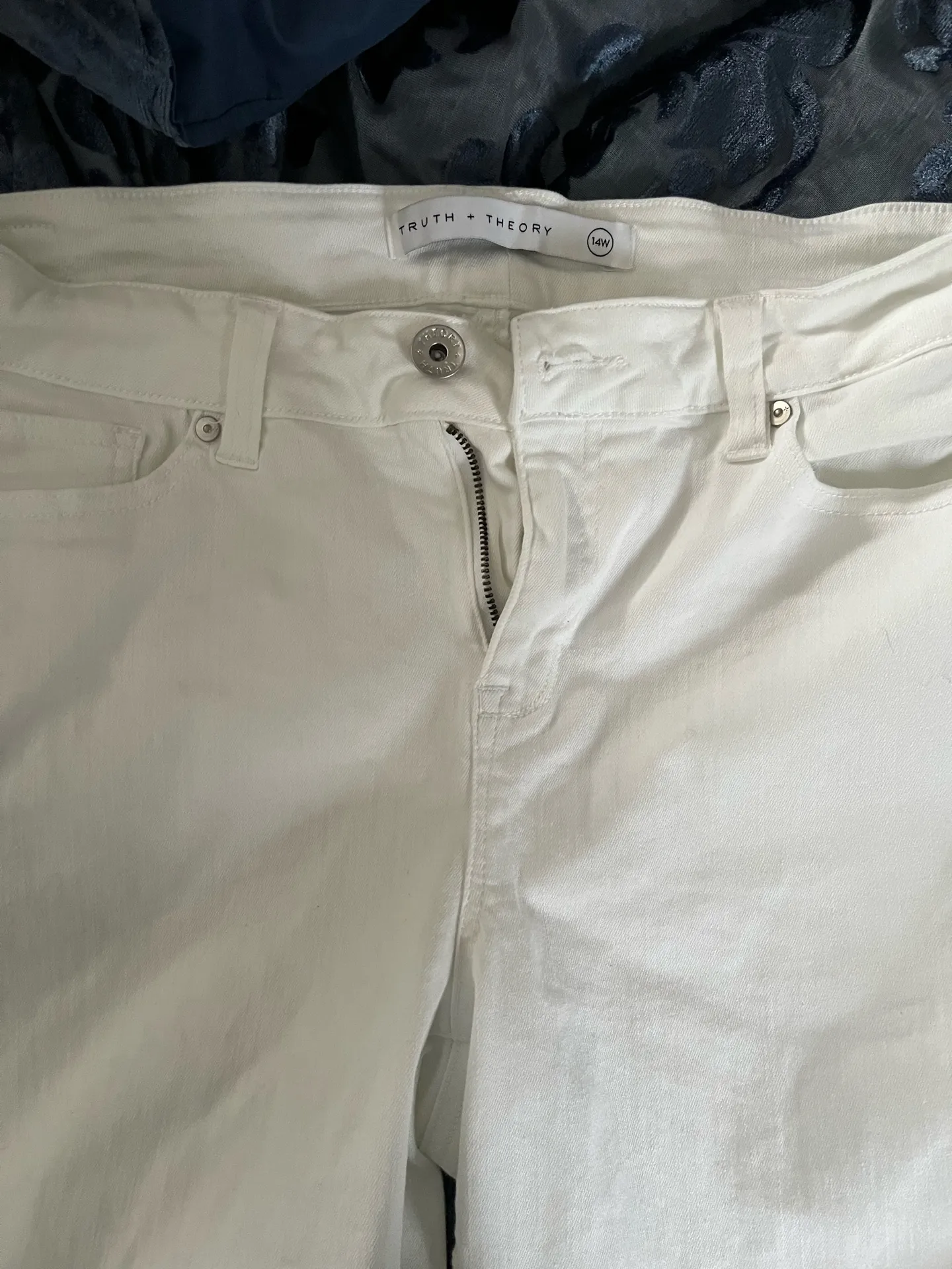 Truth + Theory White Bermuda Jean Shorts Size 14 - Image 5
