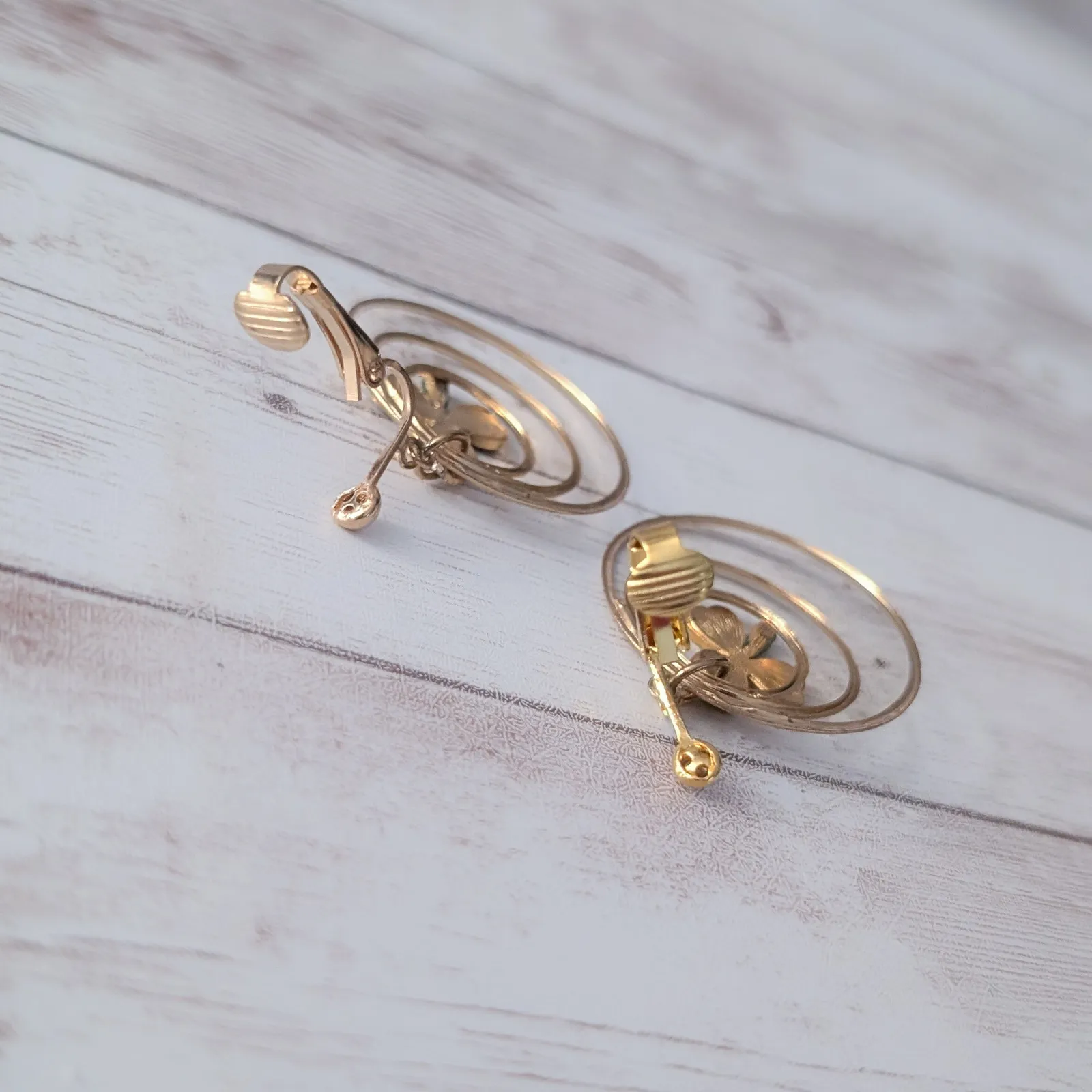 Vintage Clip On Earrings Large Gold Tone & Shamrock Dangle Irish Theme - Image 4