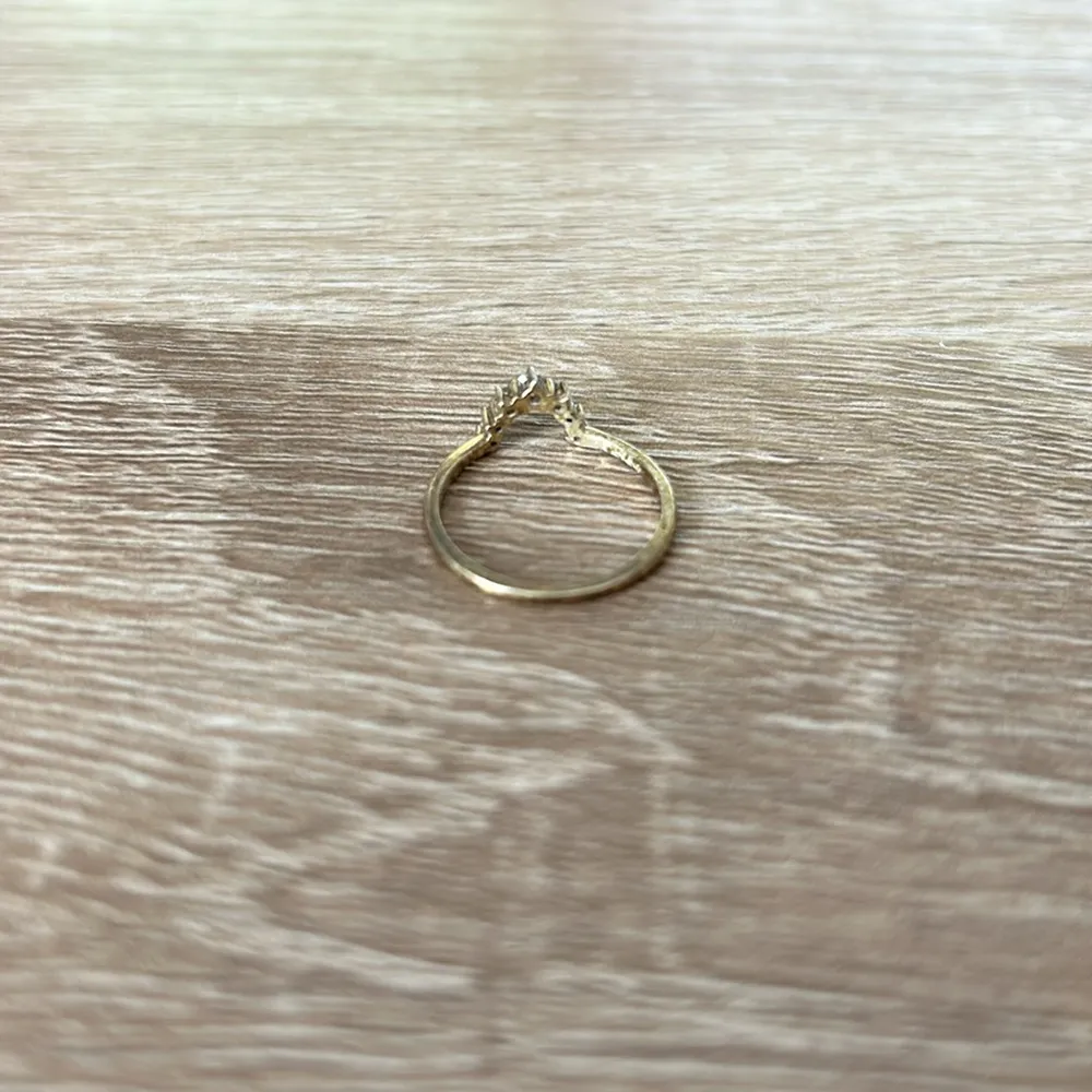 Rhinestone v ring Gold - Image 2