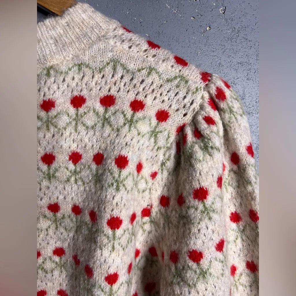 En Creme Ellie Rose Sweater in size Small/Medium. Fuzzy and soft Red - Image 8